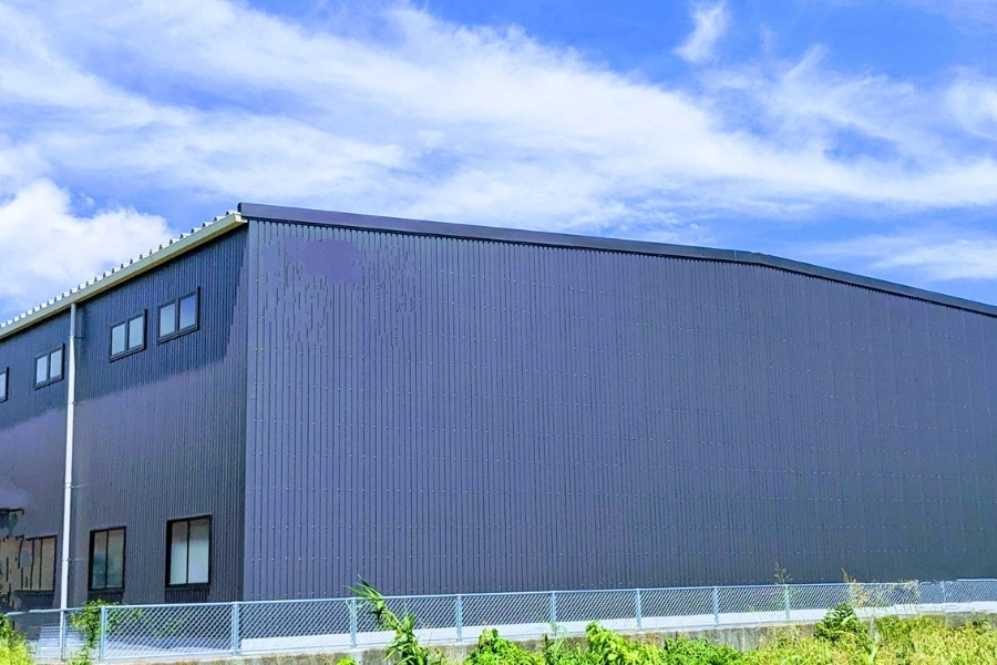 倉庫外壁の板金工事